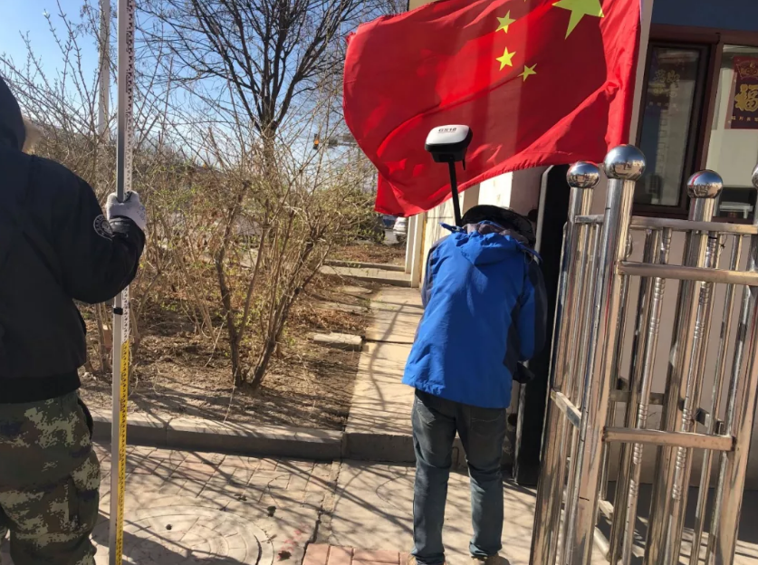 固定更加簡(jiǎn)單，直接測(cè)量到墻角